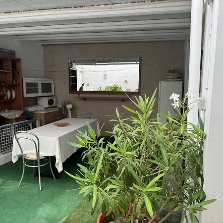 Beautiful 3-bed House In In The Center *