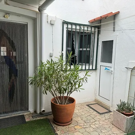Beautiful 3-bed House In In The Center Σπίτι διακοπών *
