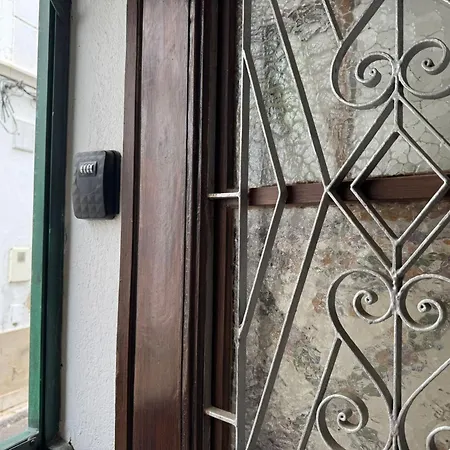 Beautiful 3-bed House In In The Center Σπίτι διακοπών *