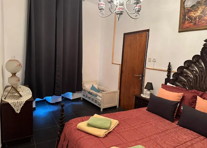 Beautiful 3-bed House In In The Center בית נופש *