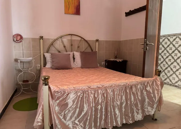 בית נופש Beautiful 3-bed House In In The Center