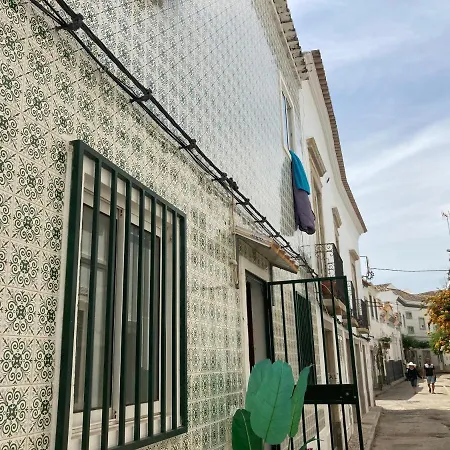 Beautiful 3-bed House In In The Center Casa de Férias *
