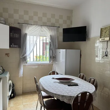 Beautiful 3-bed House In In The Center *