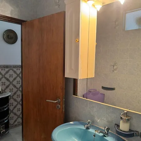 בית נופש Beautiful 3-bed House In In The Center