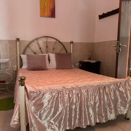 בית נופש Beautiful 3-bed House In In The Center