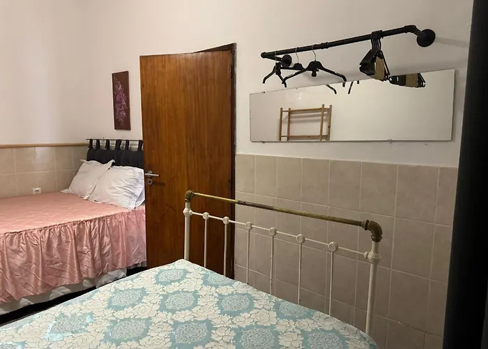 Beautiful 3-bed House In In The Center *